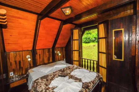 Hotel Fazenda Floresta Negra Отели рядом с достопримечательностью «Escola Mineira de Falcoaria»