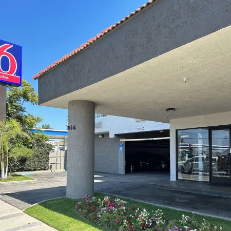 Studio 6 Suites Gardena, CA Отели в г. Торранс