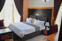 G- throne Hotel and Suites Hotels in Rumuekini