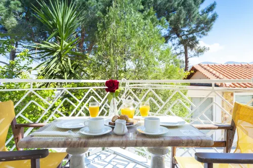 Irida Beach Resort Suites - bar