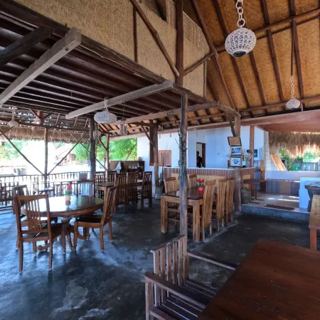 Maryan Moyo Bungalows & Resto