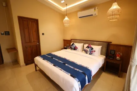 Foxoso Aaristo Baga Beach Resort