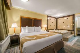 Hibiscus Inn & Suites