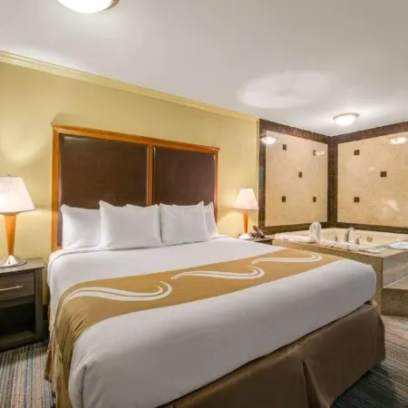 Hibiscus Inn & Suites