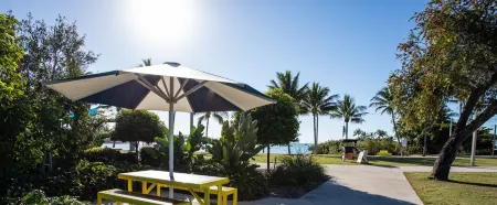 Marina Views at Airlie 10H Отели в г. Мандалей