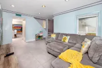 Heated Pool, Game Room and Tennis Access - Stunning Tropical Retreat Hotels in Largo