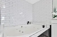 Massive Gathering Home with Ballroom - Sleeps 32+