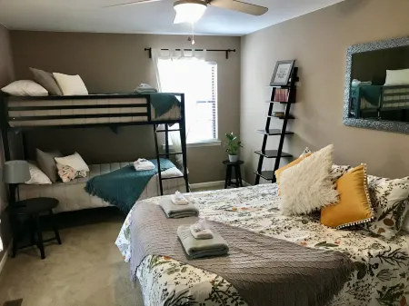 Cloudland Cottage--minutes away from world-class hiking, waterfalls, hanggliding