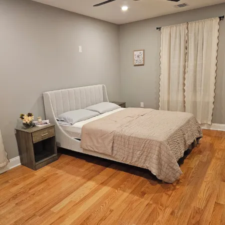 Deluxe Aparment Spacious 3-bedroom apartment with WiFi, AC in nice Elizabeth