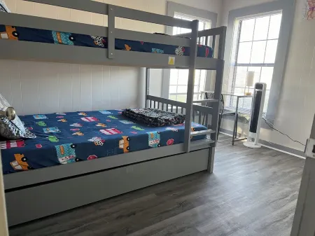 Charming 3-bedroom house in delightful Wolfe City with AC, WiFi Отели в г. Хант