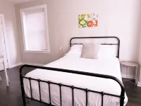 Chic studio in Loyola University with WiFi, fitness room, steps from the lake