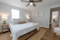 Lake Wawasee FROG House, Surround Sound & Bikes Hotel a Syracuse