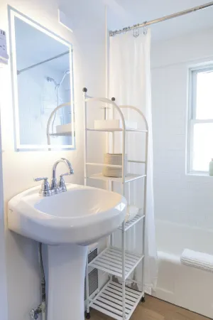 Peaceful & minutes from the Old Port with private parking