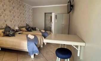 Room in Apartment - Cozy Crner, Home Away from Home, Mere 100m Away from Pristine Beaches