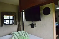 Casa Coqui Camper, with WiFi, & AC, 3 miles from Falls Creek Falls State Park