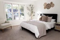 Master King Suite, Game Room, Private Backyard on Golf Course