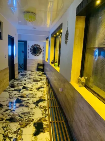 J P Regency Отели рядом с достопримечательностью «Shree Kainchi Hanuman Mandir»