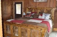 Charming and private 3-bedroom cottage in Danbury with WiFi, fitness room, AC