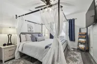 Tropical Oasis in the Heart of Tampa - Perfect for Families or Couples