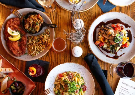 Lodge at Schroon Lake Отели в г. Шрун