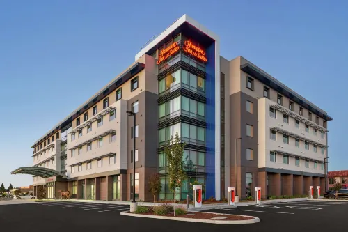 Hampton Inn & Suites - San Mateo فنادق في سان ماتيو