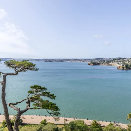 B6 Masts in Torquay With 3 Bedrooms and 2 Bathrooms