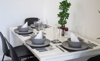 Free Parking - 2 Bedroom Flat