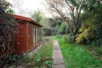 Hassocks Hideaway with Parking Garden - Wi-Fi