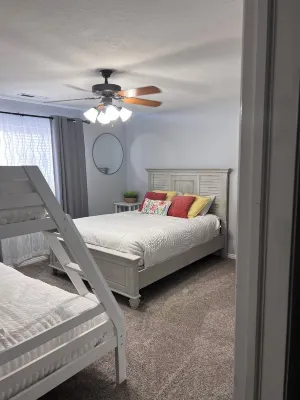 Charming 3-bedroom townhome with AC and WiFi in Cedar City Hotels near Love's Travel Stop