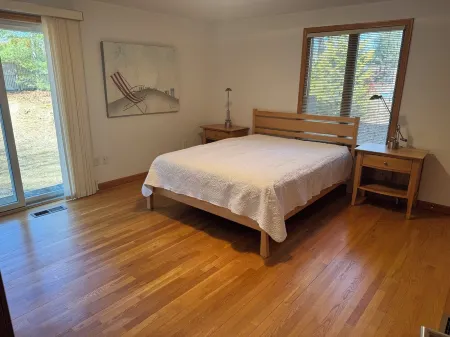 HarwichPort 4 bdr 3 bath - Walk to Red River Beach - next to Wychmere