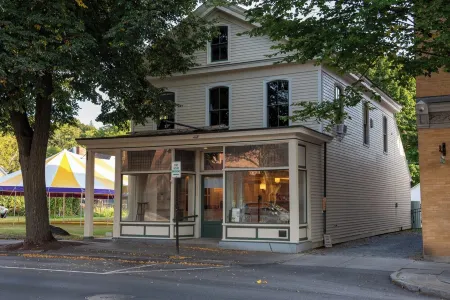 Vermont Downtown Oasis - Two Bedroom in Picturesque Downtown