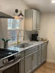 Charming 1-bedroom cottage with WiFi, AC in amazing San Antonio