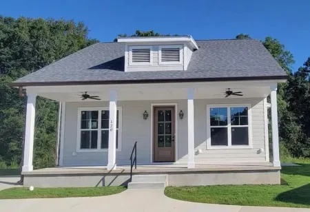 New, Modern, Cozy Lakeside Cottage. Pet friendly!