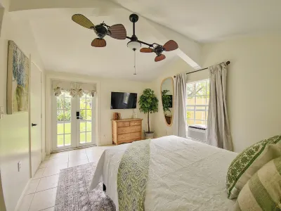 Casa del Sol. Pet friendly guest house!