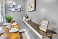 Modern 4-bedroom house near Lake Decatur