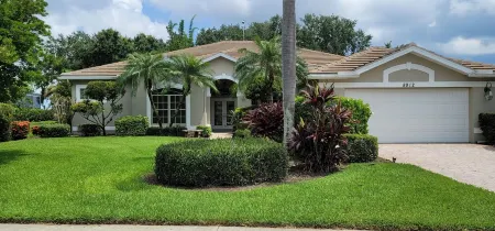 Luxury Naples home pool, beach, golf, club amenities