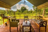Mountain Top Glamping Tree House with a Star Bed Hotels in Balangoda