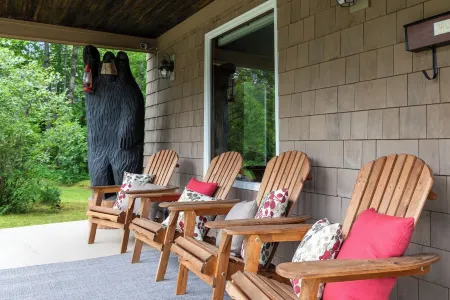 Charming 3Br 2ba Home, One Block from Downtown