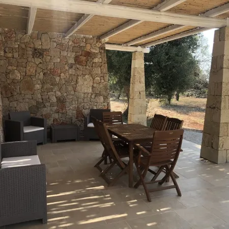 SAN GREGORIO VILLA WITH SECULAR OLIVE GROVE, GARDEN AND PORCH Отели в г. Пату