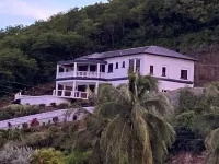 Spacious new villa in Grenada with amazing views and a pool  호텔
