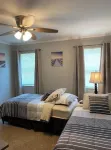 Vero Beach Home Getaway - sleeps 6 - walk to downtown, 7 min drive to  beaches