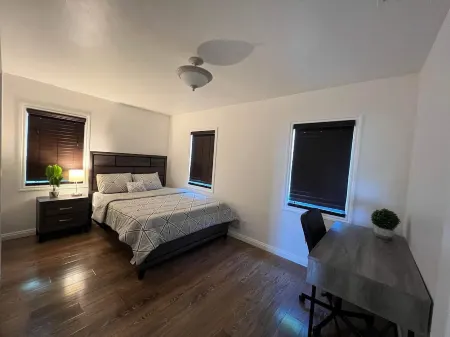 Entire Remodeled House 2B1B in LA w/self check-in