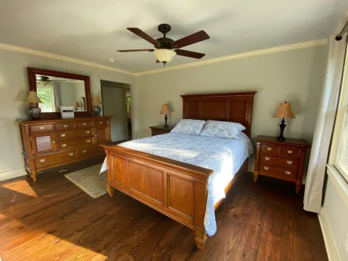 Cozy Cottage on the Lake - 3-Star