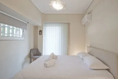 Riviera Living Stylish Apt Vouliagmeni Beach