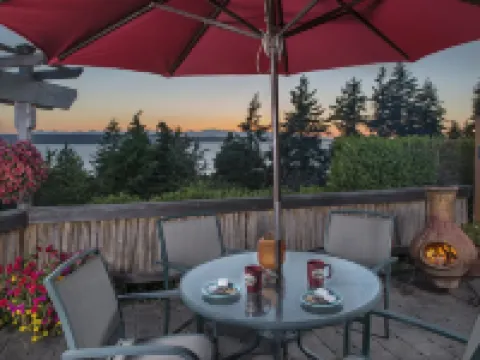 Cottage with Puget Sound, Mount Rainier, & Olympic Views Hotels in Burien