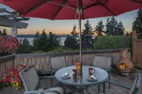 Cottage with Puget Sound, Mount Rainier, & Olympic Views