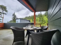 New pet friendly house with amazing mountain and water views