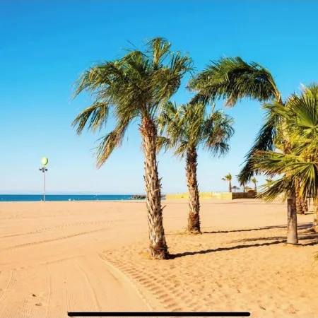 Villa T3, private terrace & parking. Wifi Fibre, Swimming pool, Shops, Beach 50m!