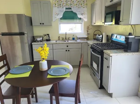 Sunny 2-Bedroom Retreat in Multi-Family Home Отели в г. Запад Энд