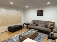 private 6 Bedroom charming  2000 sq ft ranch 10-14 people